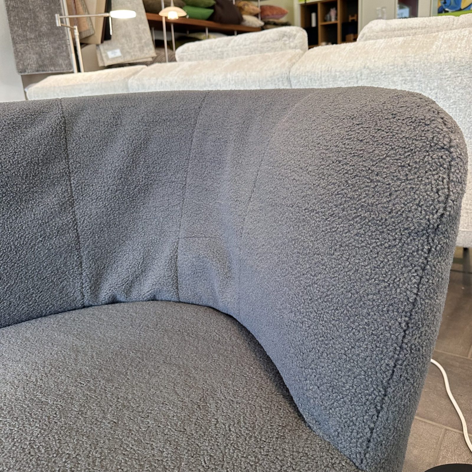 Donna Schaukelsessel, drehbar- Ausstellungstück – Bild 2
